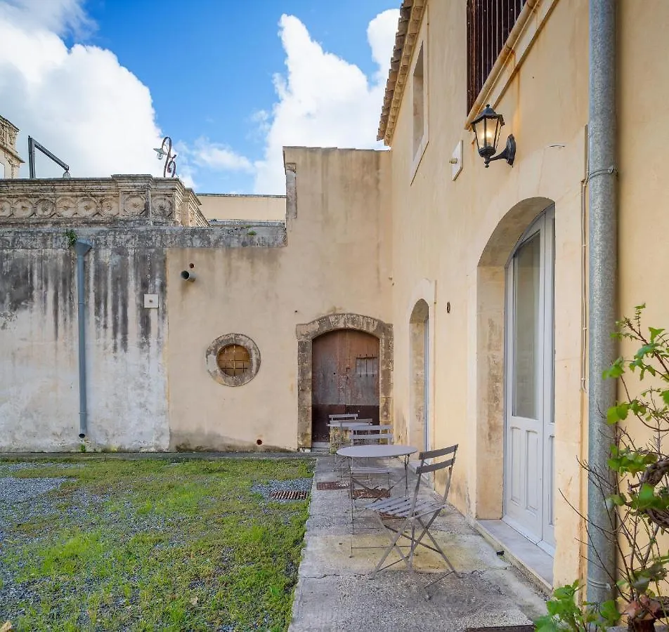 Palazzo Trigona Dependance 호텔 노토 0*,  이탈리아